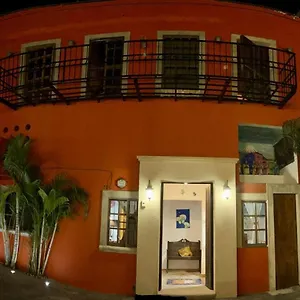 Hotel Ikaro Colonial